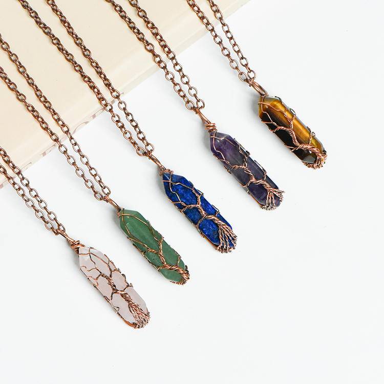 Hexagonal prism double-pointed pendant (green)